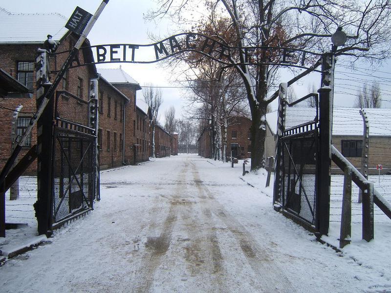 Auschwitz_I_intrare