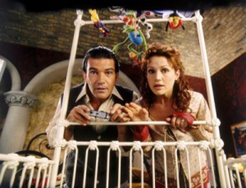 Joaca de-a spionii - Antonio Banderas şi Carla Gugino