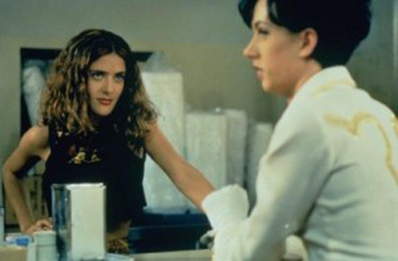 Nu mă cheamă Gary - Olivia d'Abo şi Salma Hayek