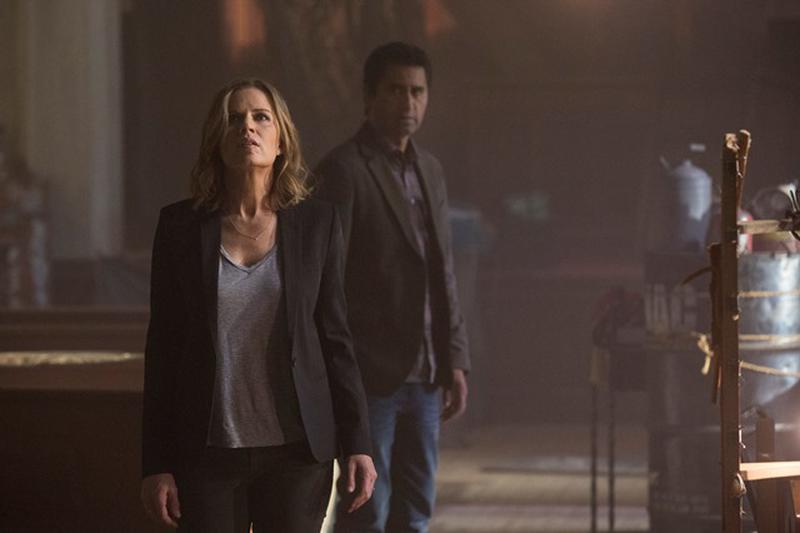 Kim Dickens as Miranda and Cliff Curtis as Sean - Fear the Walking Dead _ Season 1, Episode 1 - Photo Credit: Justin Lubin/AMC