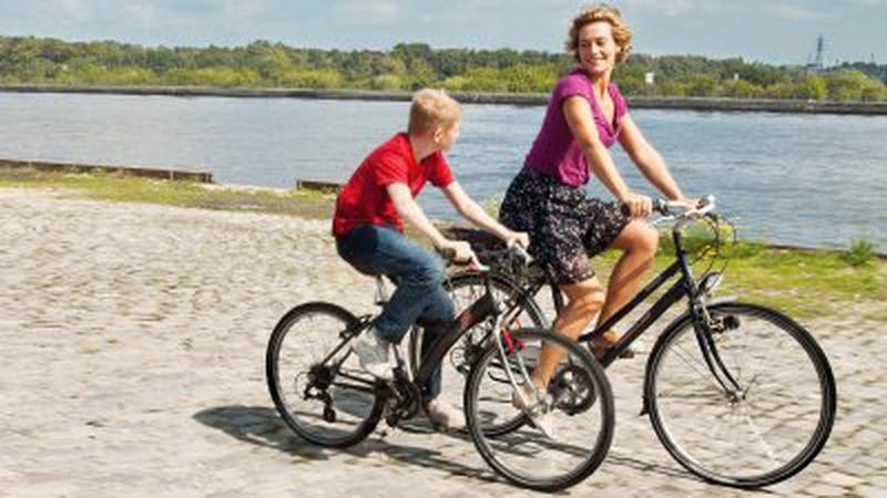 Băiatul cu bicicleta - Thomas Doret şi Cécile De France