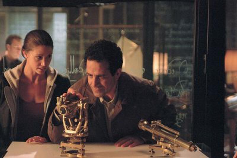 13 fantome - Shannon Elizabeth şi Tony Shalhoub