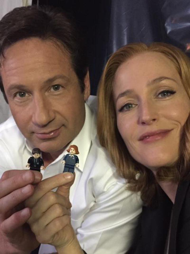 Gillian Anderson lansează o campanie pentru „LEGO X-Files”