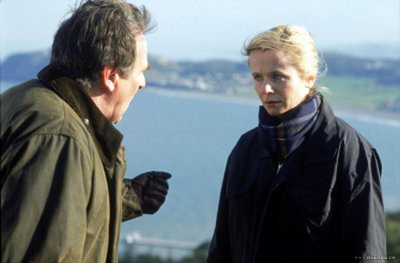 Minciuni separate - Tom Wilkinson şi Emily Watson