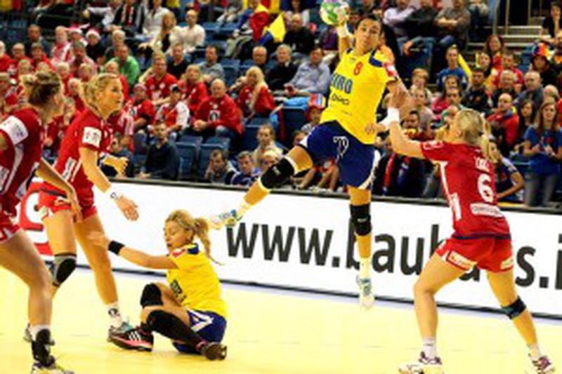 Romanian handball team (yellow shirts) was defeated by the representative of Norway, Sunday December 7, 2014, by a score of 19-27, during a European Women's Handball Championship match that took place in Debrecen, Hungary.