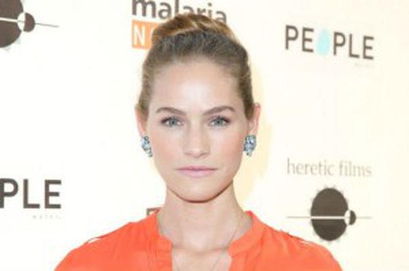 Kelly Overton