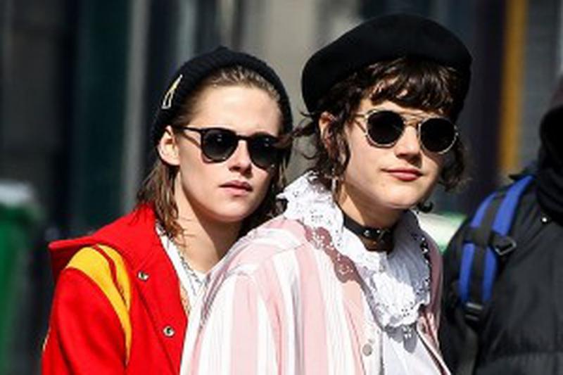 No Web - No Apps In France - US actress Kristen Stewart and her girlfriend French singer SoKo (Stephanie Sokolinski) are spotted together out in Paris, France on March 18, 2016. NO CREDIT a3