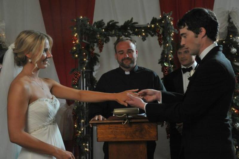 christmas-wedding-date