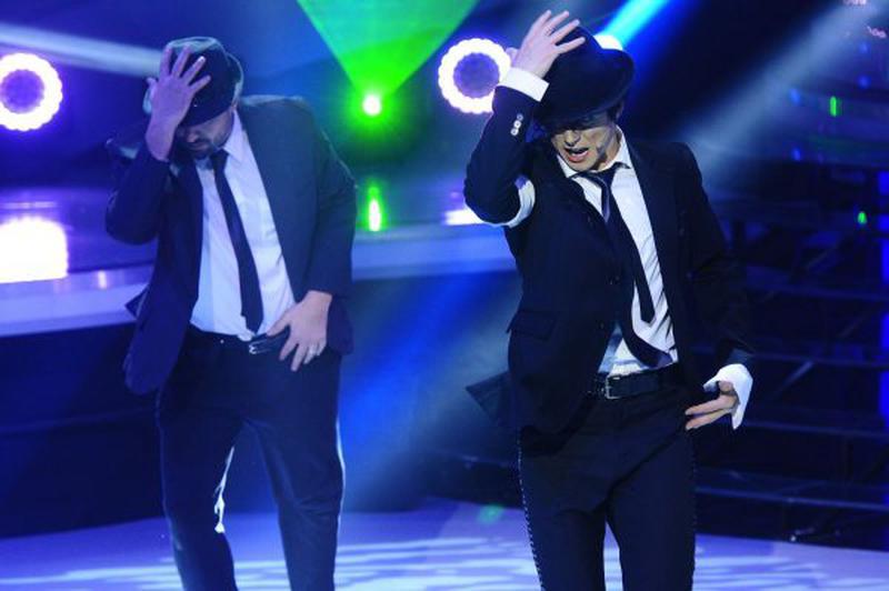 ucian Ionescu îl imită pe Michael Jackson în finala “Te cunosc de undeva!” (credit foto: Gabriel Mitrache)