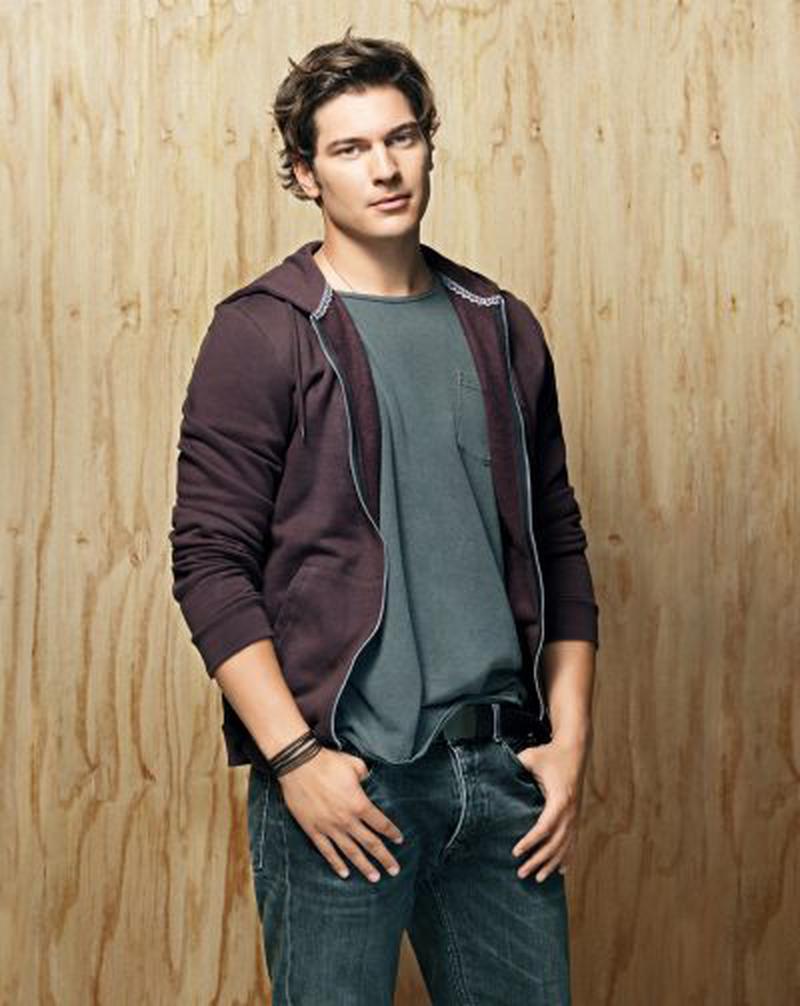 Pe Cagatay Ulusoy îl puteți urmări în “Yaman”, de luni până vineri, de la 16:30, la Kanal D