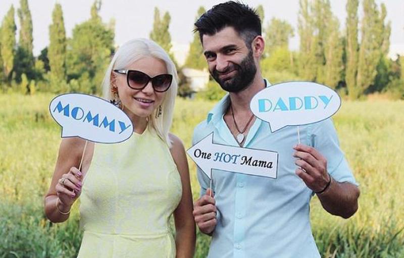 Cătălina Grama (Jojo) şi iubitul ei, actorul Paul Ipate, abia o așteptau pe micuța Zora