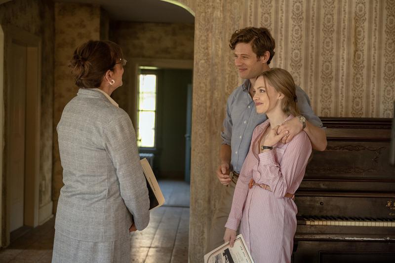 Amanda Seyfried în Things Heard and Seen. foto: NETFLIX © 2020