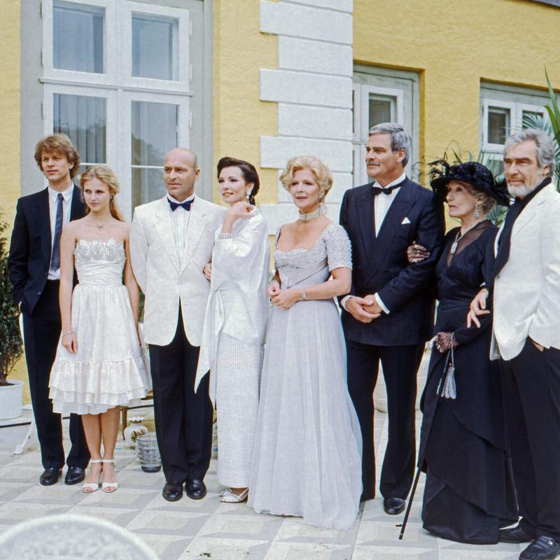 „Moștenirea familiei Guldenburg”, serial TV, Germania 1986 - 1988, Distribuția: Alexander Wussow, Katharina Böhm, Wilfried Baasner, Iris Berben, Christiane Hörbiger, Karl Heinz Vosgerau, Brigitte Horney, Daniel Gelin