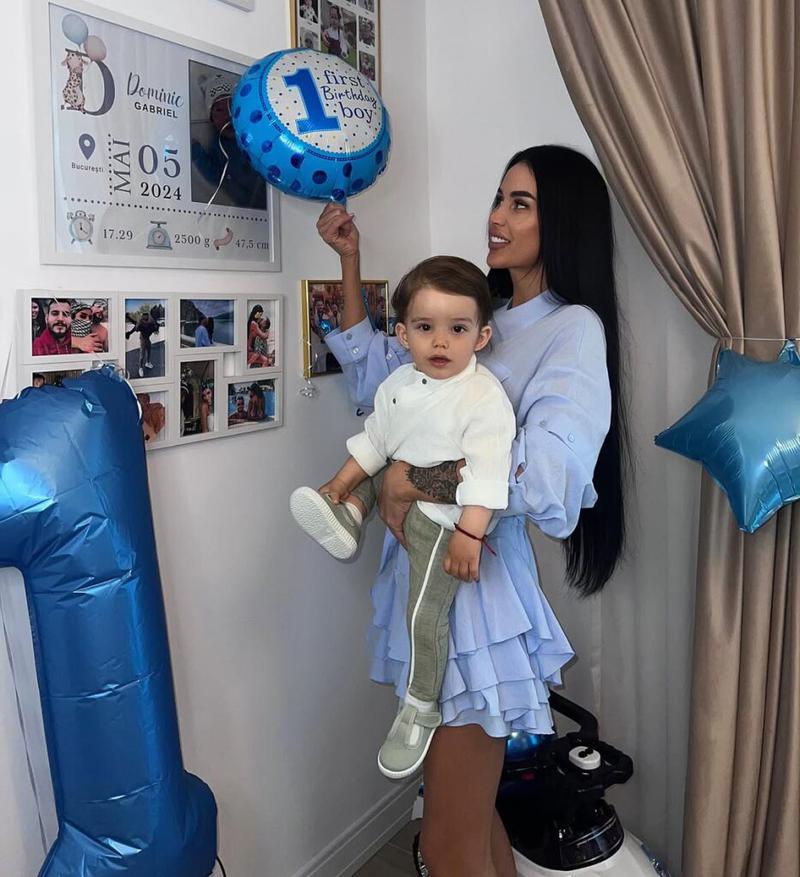 Daniela Crudu alături de fiul său, Dominic 
