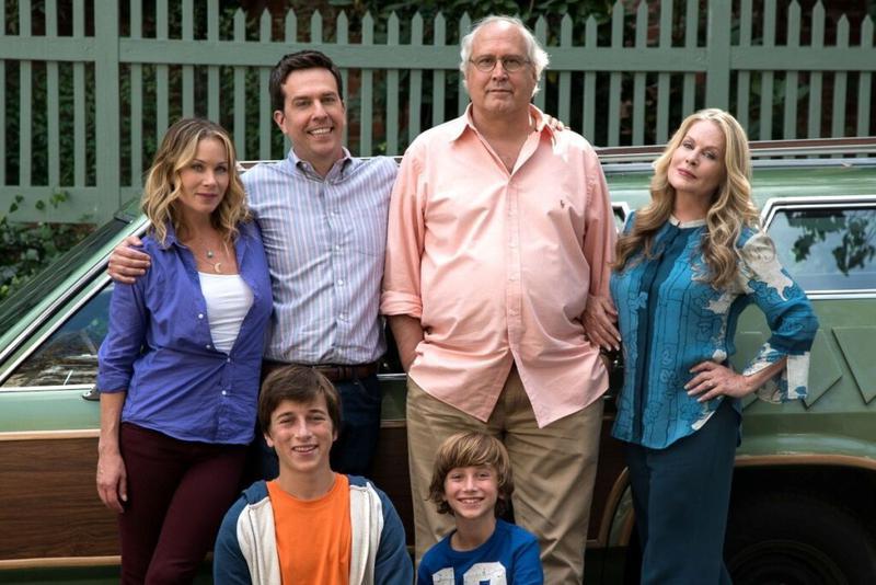 Chevy Cahse, Christina Applegate, Beverly D'Angelo, Ed Helms, în „Vacanță cu peripeții”