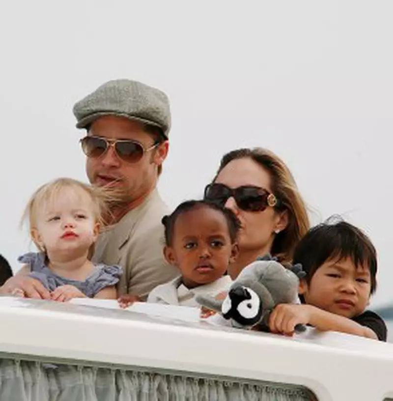 Angelina Si Brad Pitt Vor Să Adopte Un Copil Roman Vedete Unica Ro