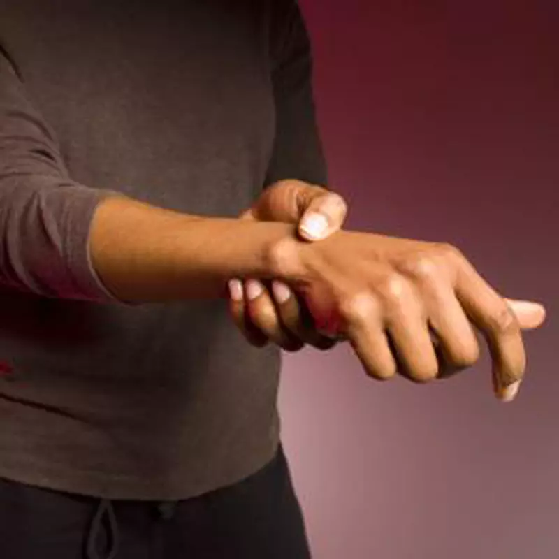 Amorțeala mâinilor și a picioarelor: cauzele, tratamentul și când reprezintă o urgență medicală