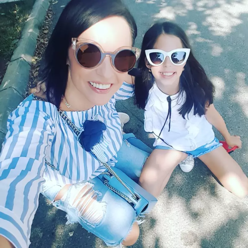 Cum Se InÈ›elege Violeta Fiica Andreei Marin Cu Iubitul Acesteia Cei Trei Locuiesc ImpreunÄƒ Romanesti Vedete Unica Ro