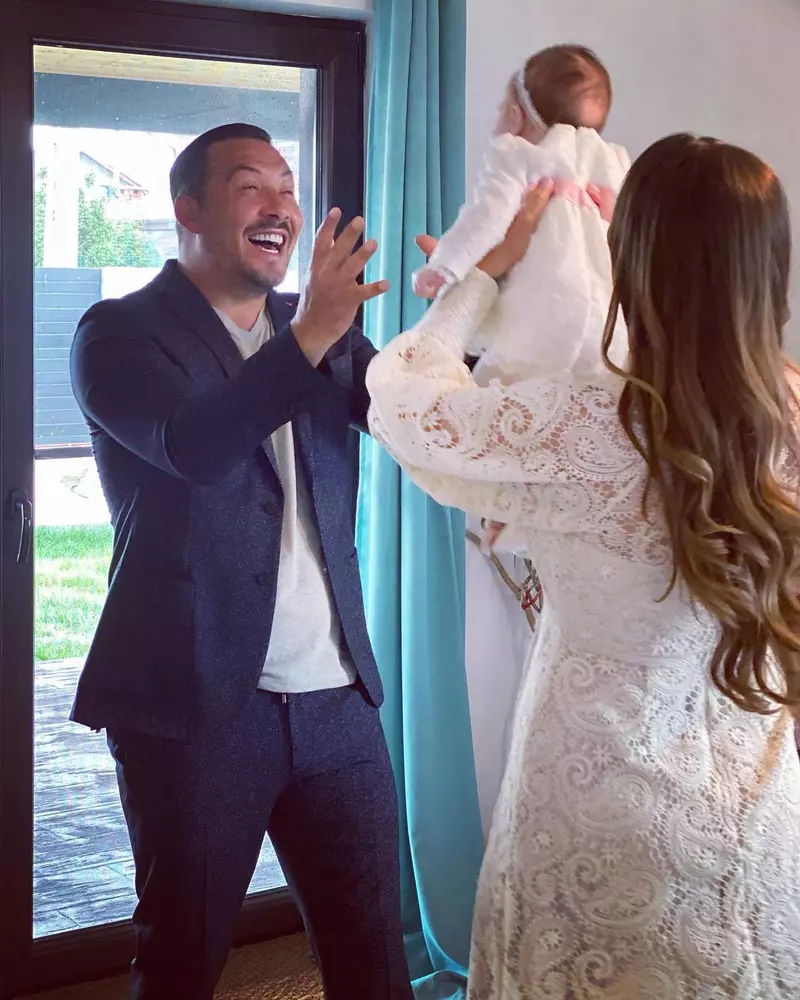 Ștefan Stan și soția lui și-au botezat fetița. Primele imagini de la eveniment