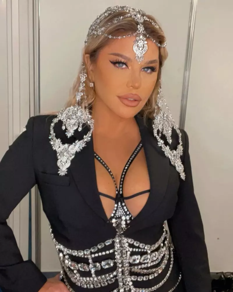 Ce mesaj are Loredana Groza pentru cei care îi critică noua piesă Nu am avut timp să am nicio apăsare (1)