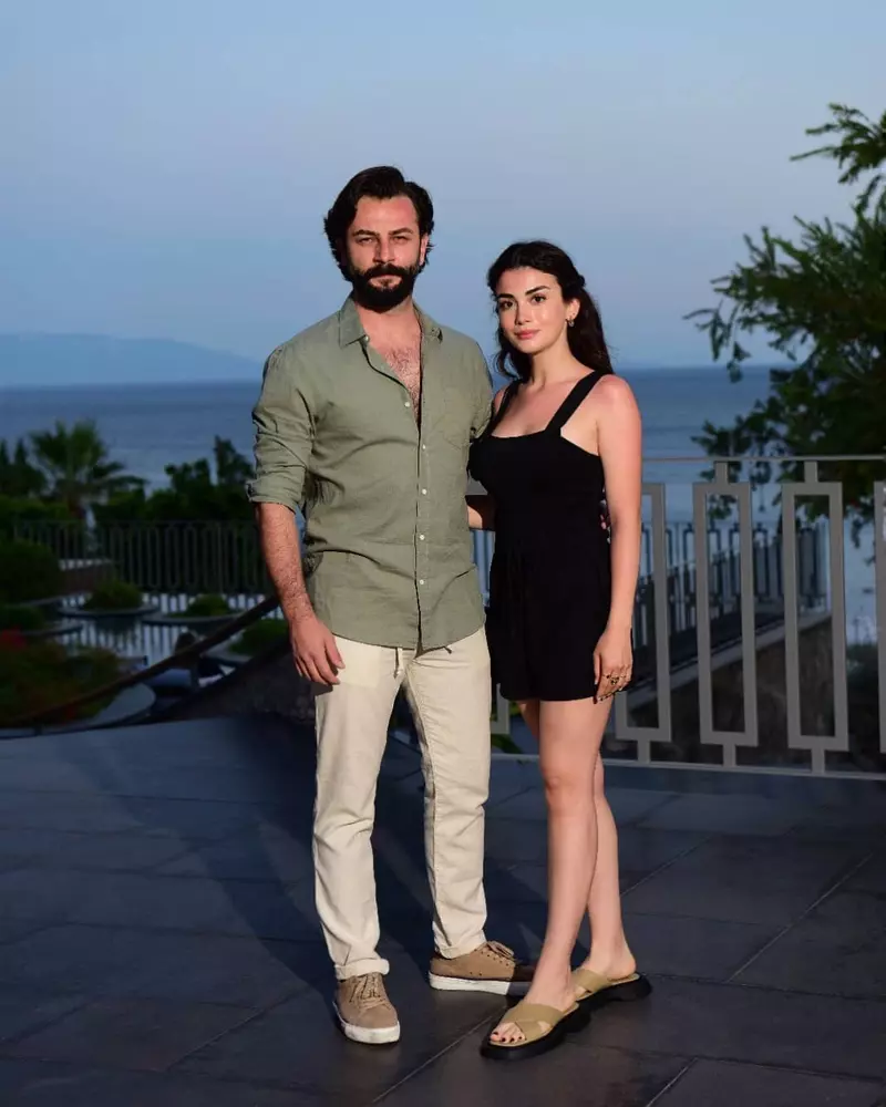 Özge Yağız și Gökberk Demirci s-au logodit oficial (3)