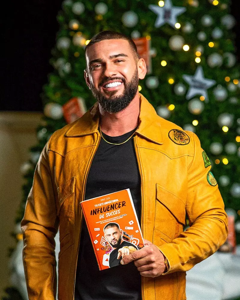 Dorian-Popa-a-lansat-prima-lui-carte