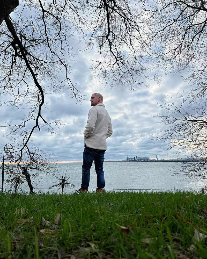 Vlad-Gherman-si-a-facut-implant-de-par-1