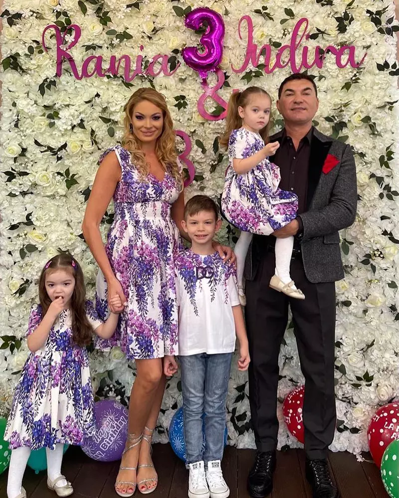 Ce-mari-s-au-facut-gemenele-Valentinei-Pelinel.-Cum-arata-acum-fiicele-lui-Cristi-Borcea-7