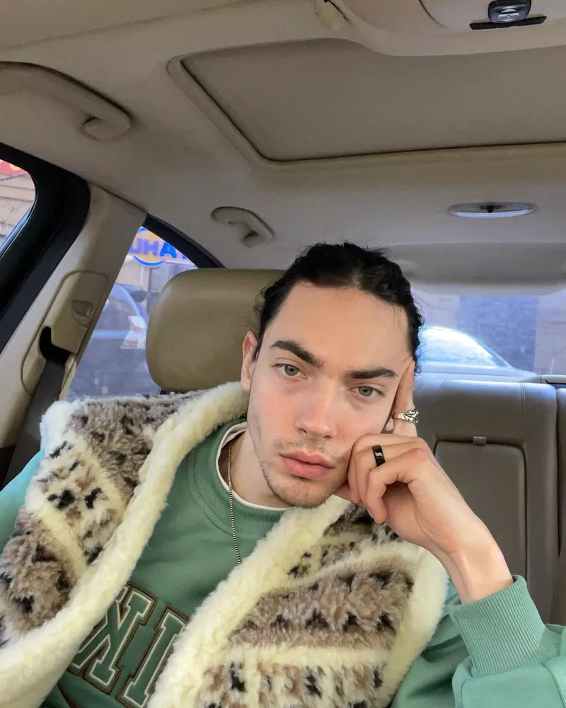 Cum-a-ajuns-un-tanar-model-din-Ucraina-de-pe-podium-pe-front-8