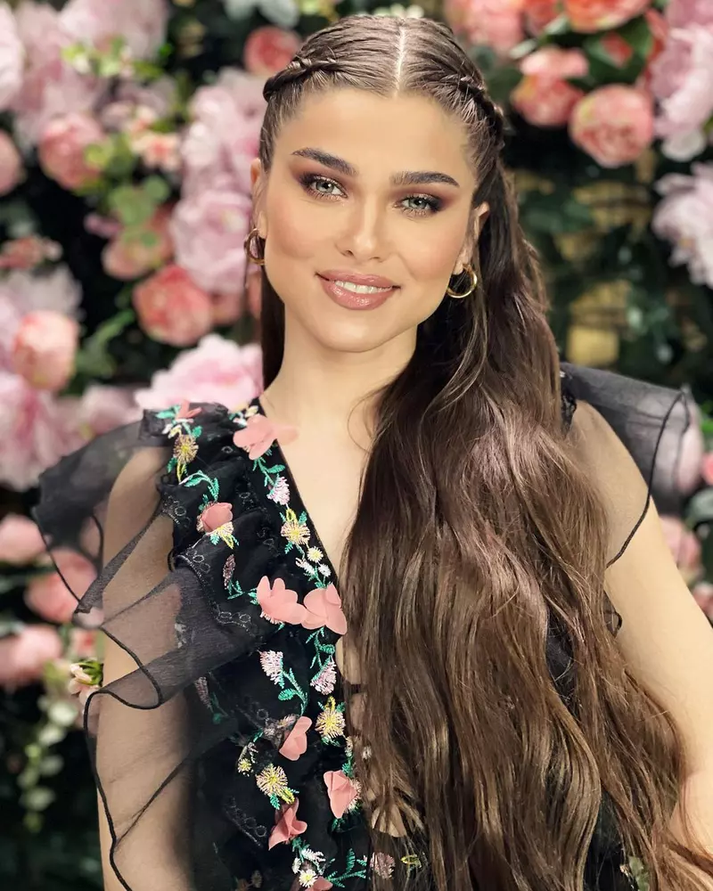 Cati-bani-castiga-Theo-Rose-din-retelele-sociale-1-1