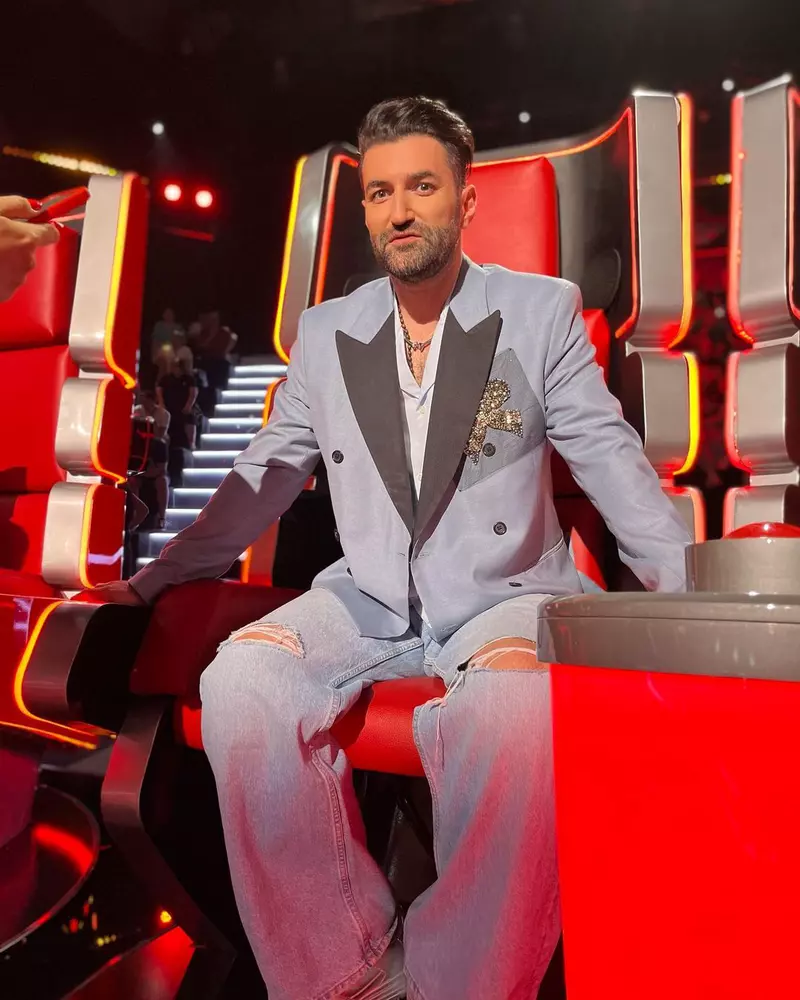 Cu-cine-se-cearta-Smiley-la-Vocea-Romaniei-2