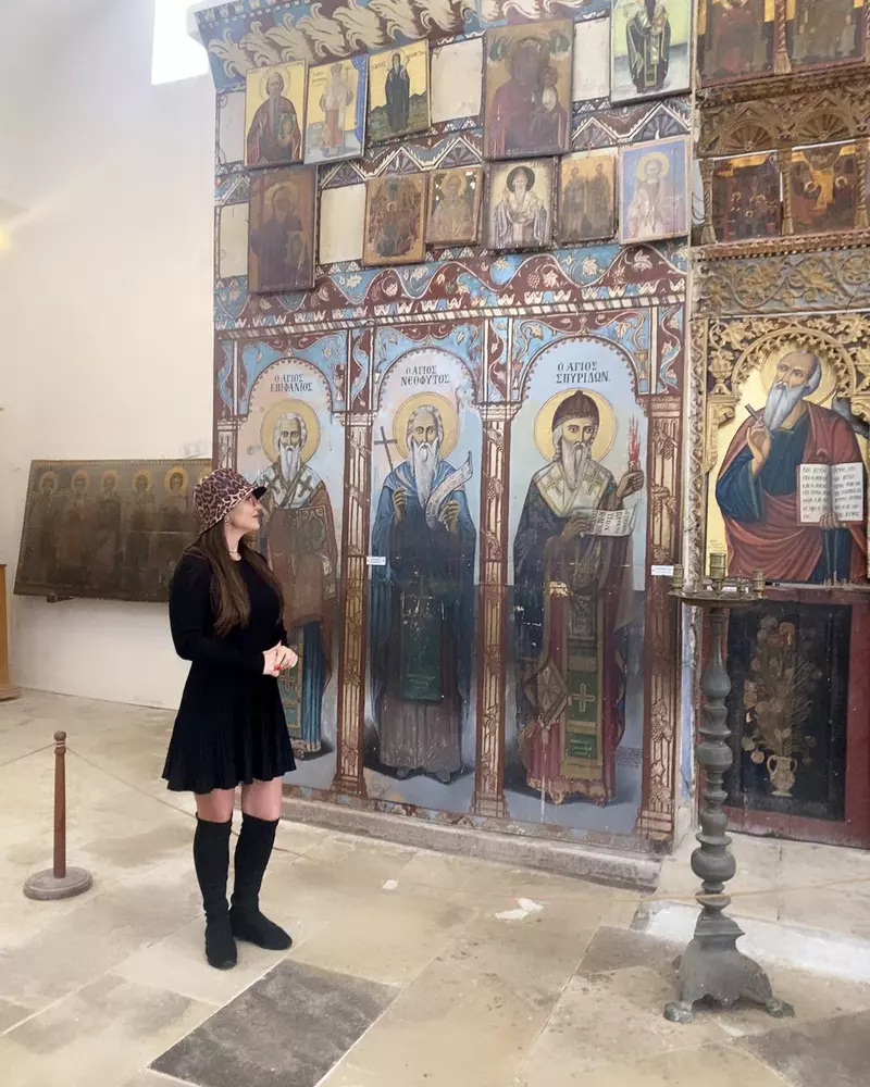 Cântăreața de muzică populară a ajuns la mănăstire. „Am avut mai mult timp de rugăciune”. Ce a făcut când a cunoscut-o pe amanta soțului ei