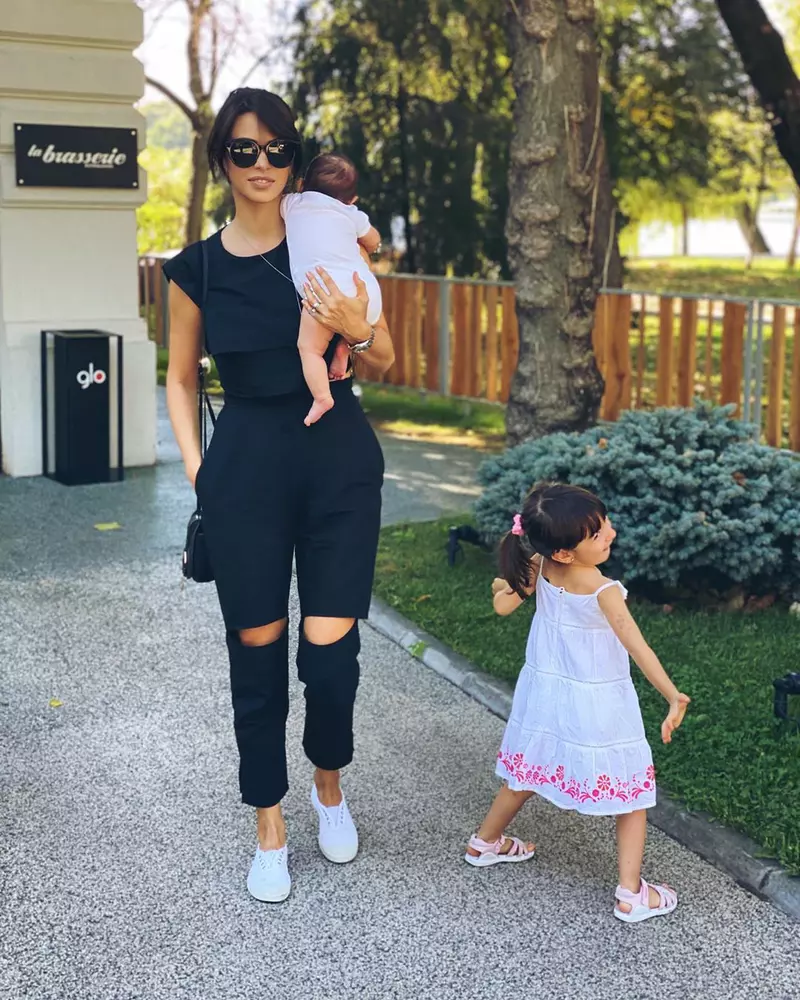 Diana Bart și fiicele ei, Maria și Amina