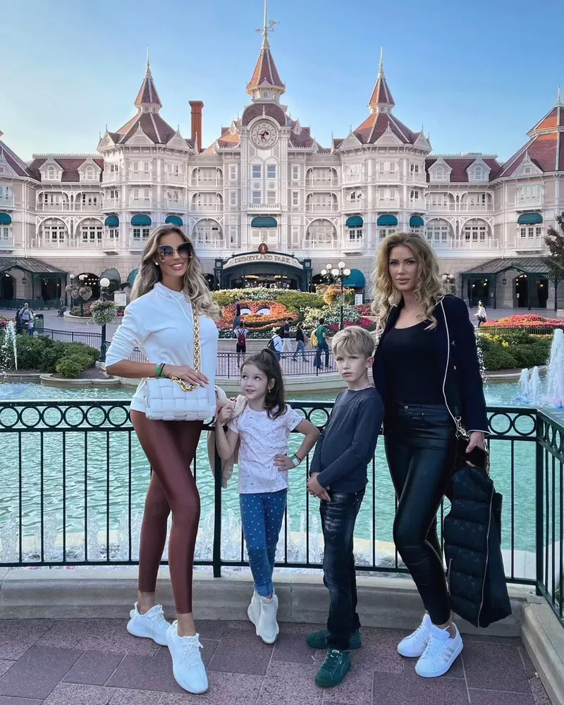 Bianca Drăgușanu fiica Sofia Natalia Disneyland