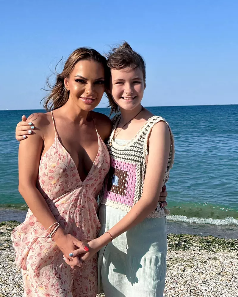 andreea antonescu si sienna