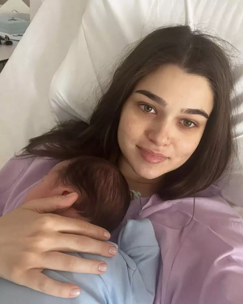 Theo Rose copil fiu Sasha Ioan