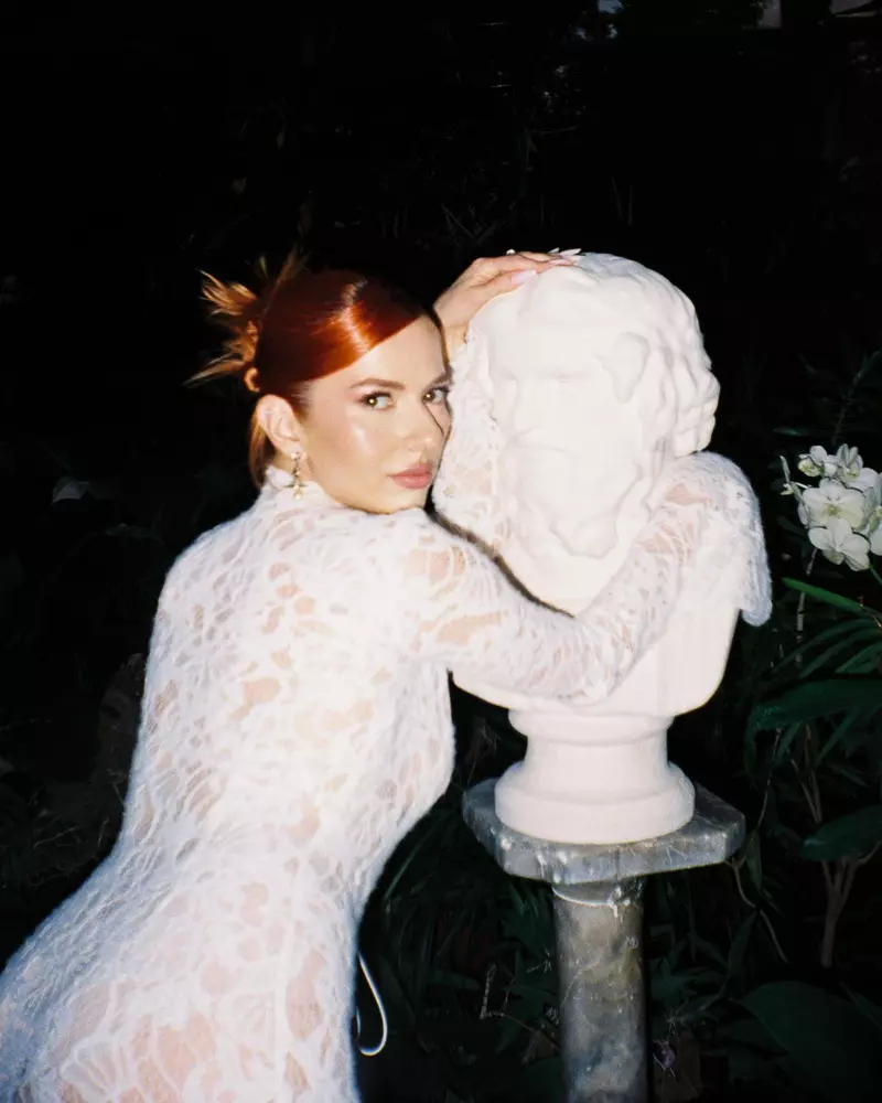 Lidia Buble în rochie albă