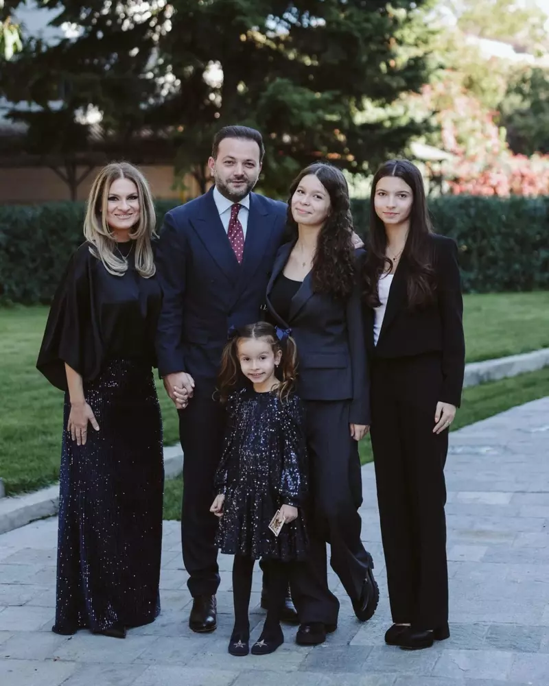 Mihai Morar, soția lui, Gabriela, și fiicelelor, Mara, Cezara și Roua