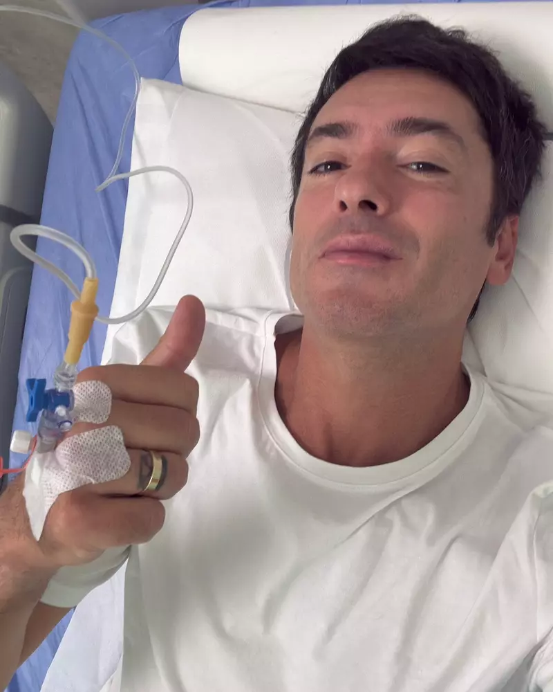Radu Vâlcan pe patul de spital după o colonoscopie preventivă