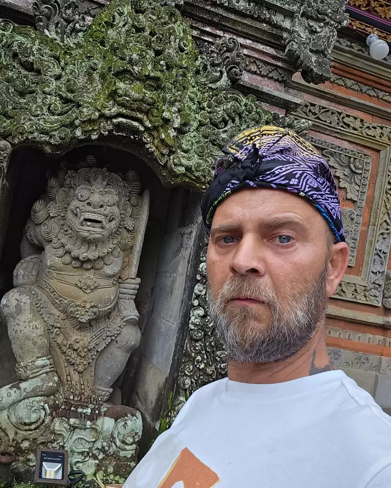 Cosmin Seleși în Bali (1)