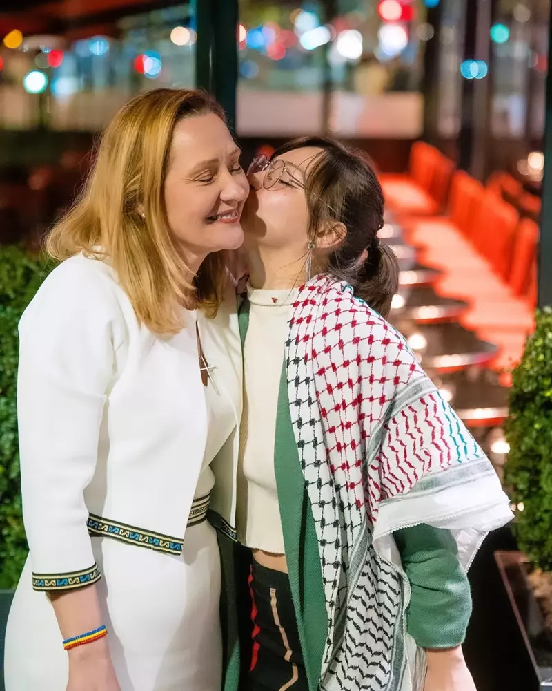 elena lasconi alaturi de fiica ei