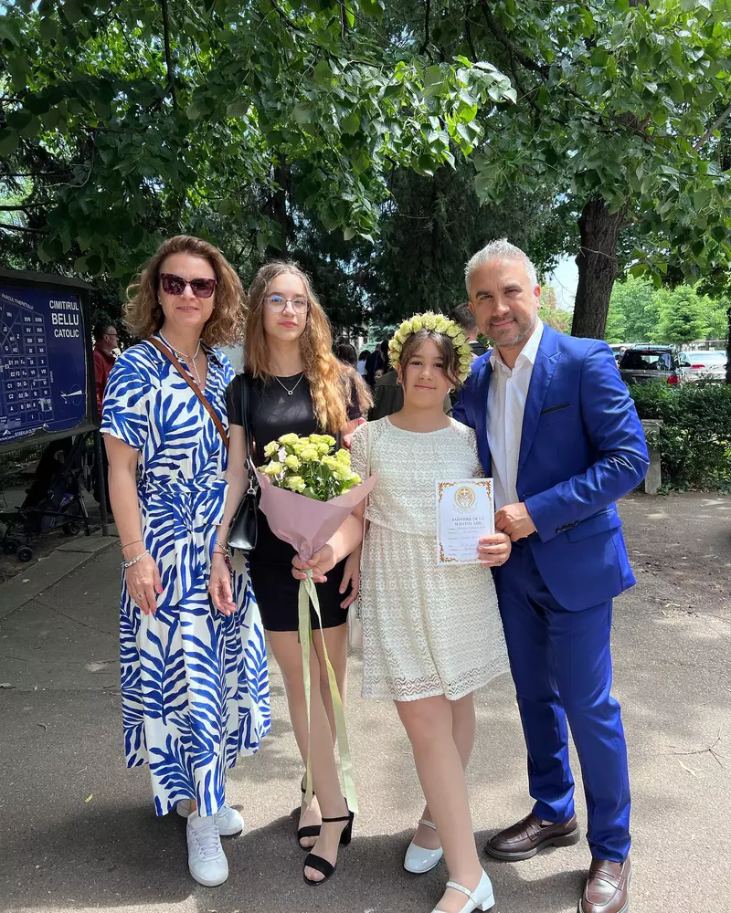 Zoli Toh, fosta soție, Ioana, și fiicele lor, Timea (stânga) și Patricia (dreapta)