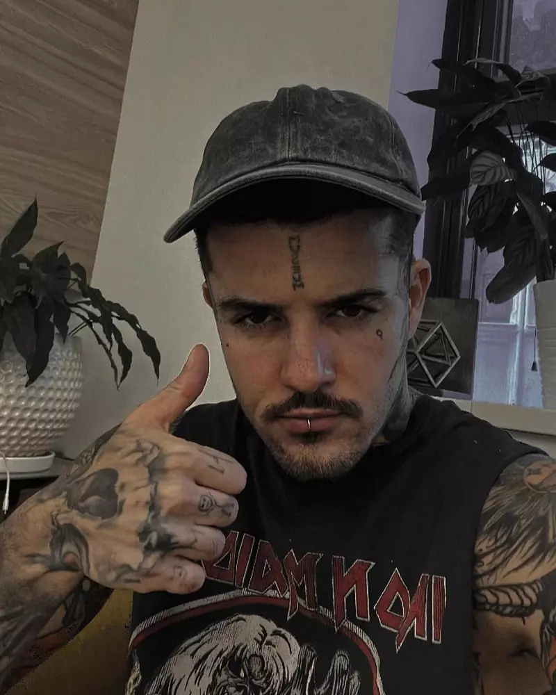 zanni cu sapca
