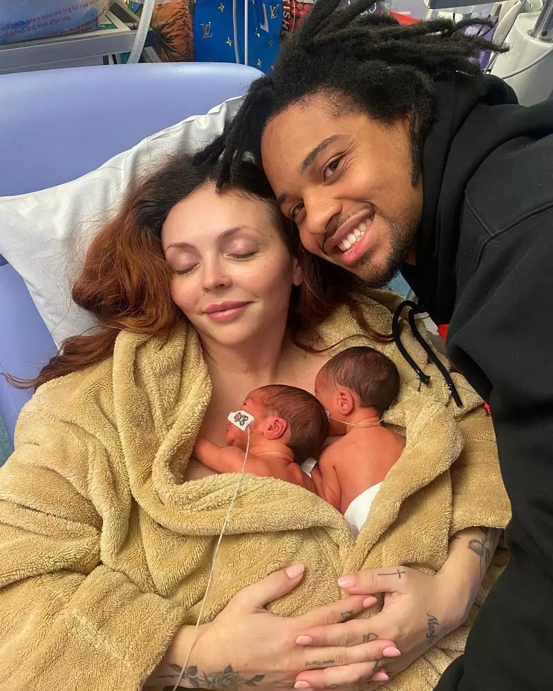 Jesy Nelson, Zion Foster și gemenele lor (1)