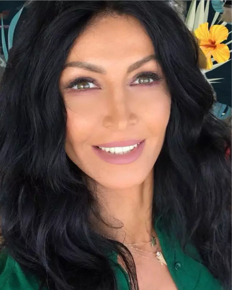 mihaela radulescu selfie