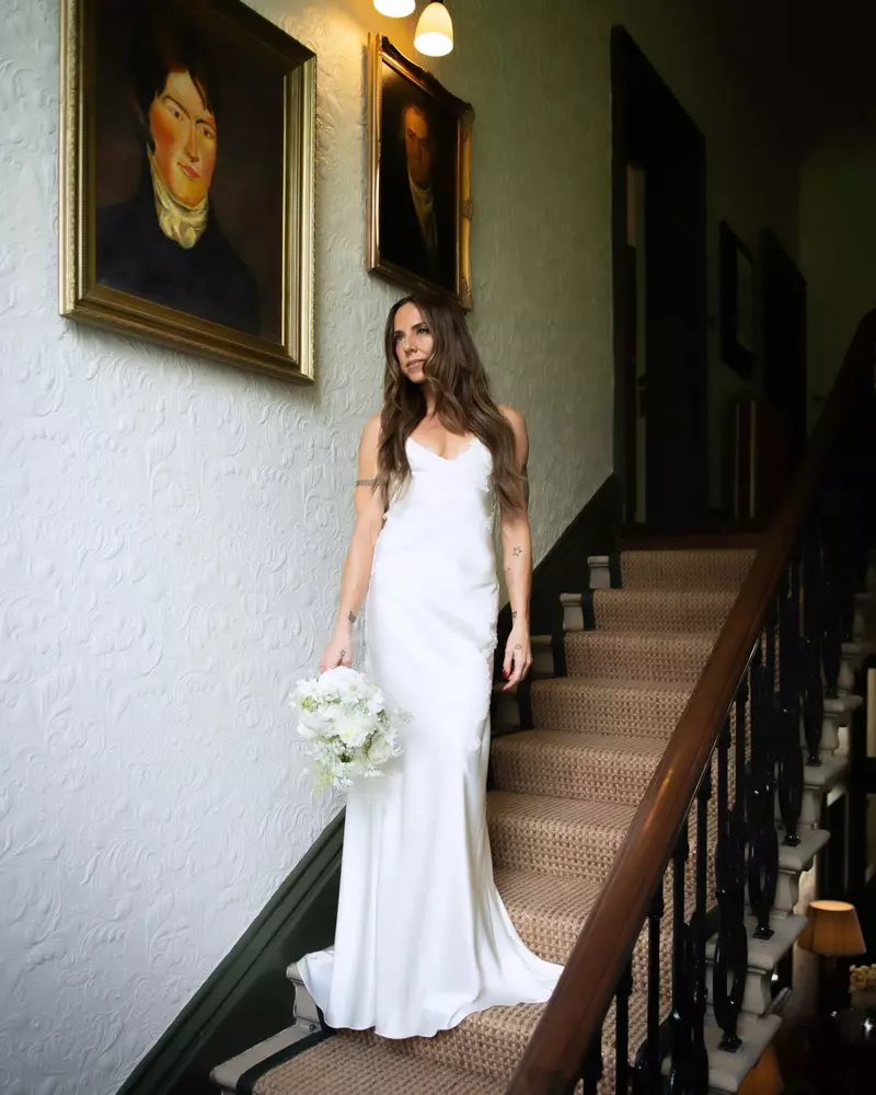 mel c in rochie de mireasa