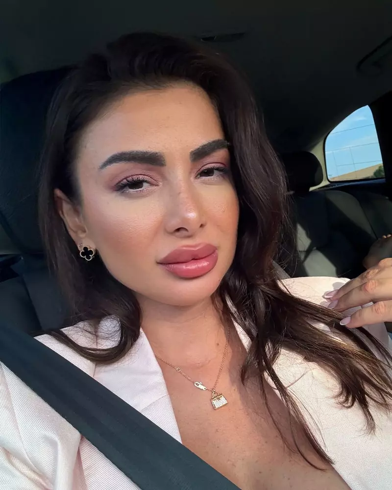 oana jarca selfie