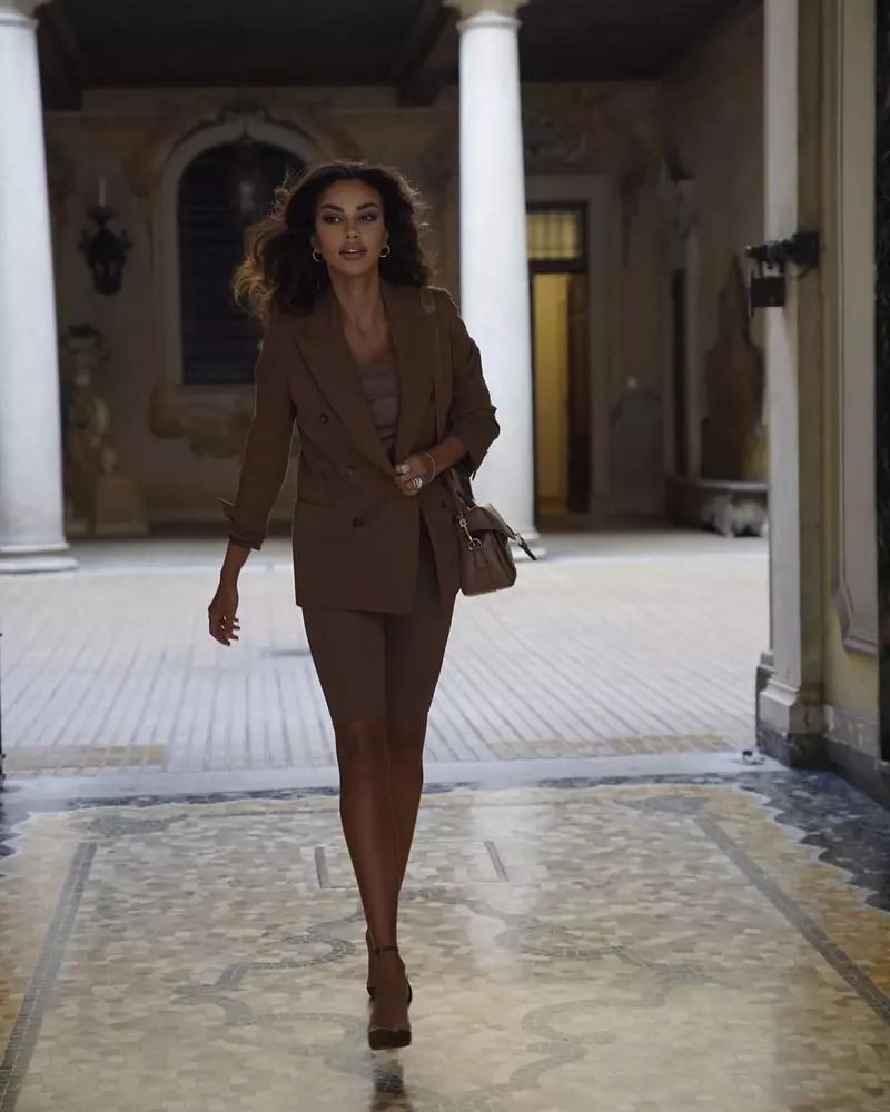 Mădălina Ghenea a întors toate privirile la Săptămâna Modei de la Milano. Ținuta ei a fost ieșită din comun