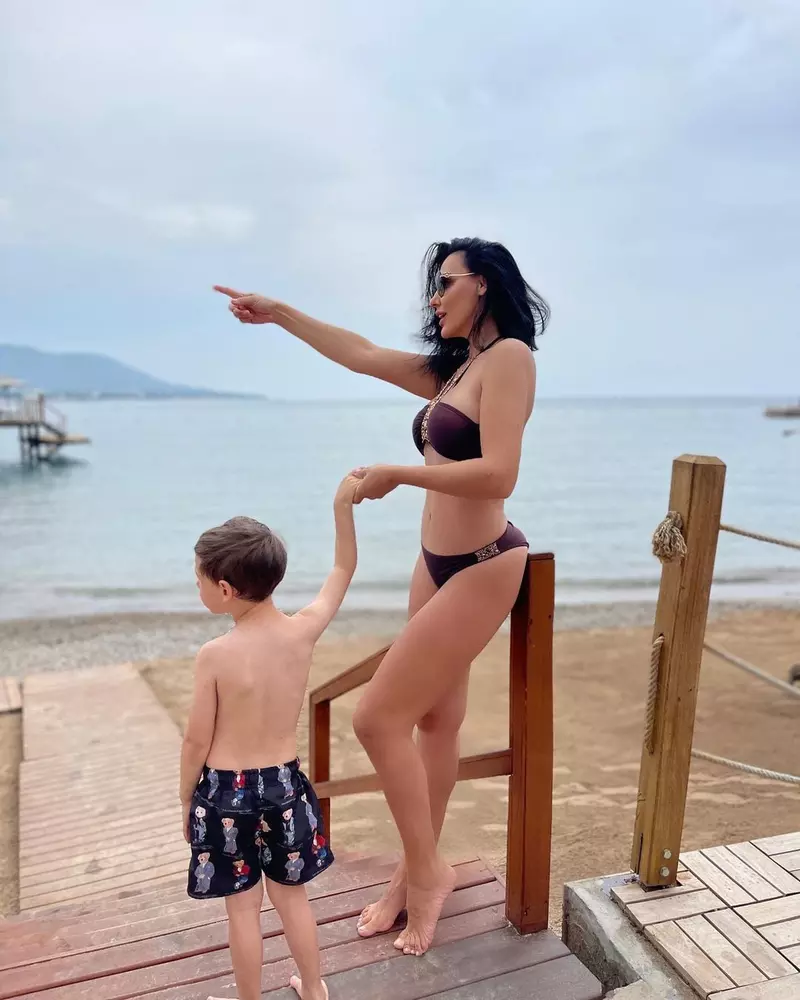 Lavinia Pîrva, apariție incendiară în costum de baie. Unde a plecat în vacanță