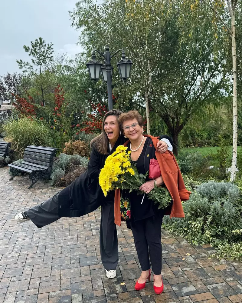 Adela Popescu și mama ei s-au sărbătorit împreună  (1)